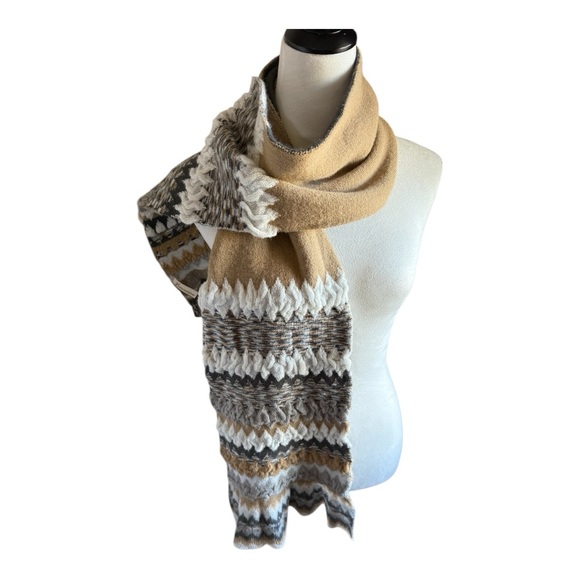 Collectioneighteen Cozy Knit Patterned Scarf with a Gray and Camel Design - Picture 2 of 9